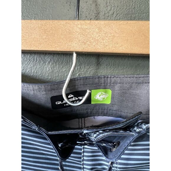 Quiksilver Highline Mens Hybrid Boardshorts NWT Size 33 - Picture 3 of 3